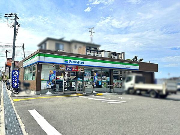 ファミリーマート枚方田口山店 350m