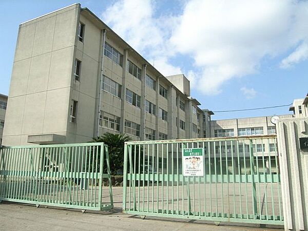 枚方市立長尾西中学校 850m