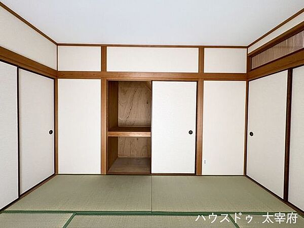 くつろぎの空間やお子様の遊び場、お昼寝スペースとしても活用できます。リビングと合わせて使えば、来客時やご家族の集まりにも便利なゆとりのある空間です。