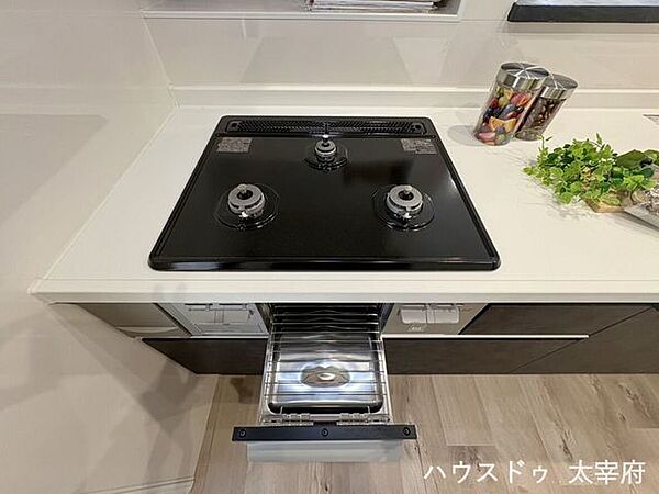 同時調理が可能◎「炒める・煮る・温める」を同時進行でき、料理の段取りがしやすいのが魅力です。品数が多い料理や作り置き調理も、余裕をもって対応できます。