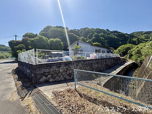 建築条件なし／更地お気軽にお問い合わせください。現況と異なる場合は、現況優先となります。