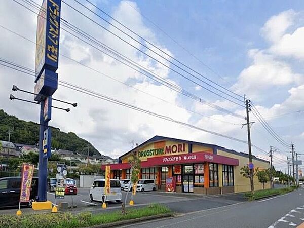 ドラッグストアモリ美しが丘店 460m