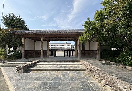 太宰府市立水城小学校 570m