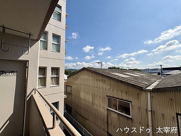 周辺は視界を遮る高い建物がないので、開放感のある住環境です。