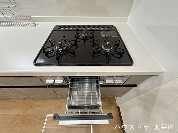 同時調理が可能◎「炒める・煮る・温める」を同時進行でき、料理の段取りがしやすいのが魅力です。品数が多い料理や作り置き調理も、余裕をもって対応できます。