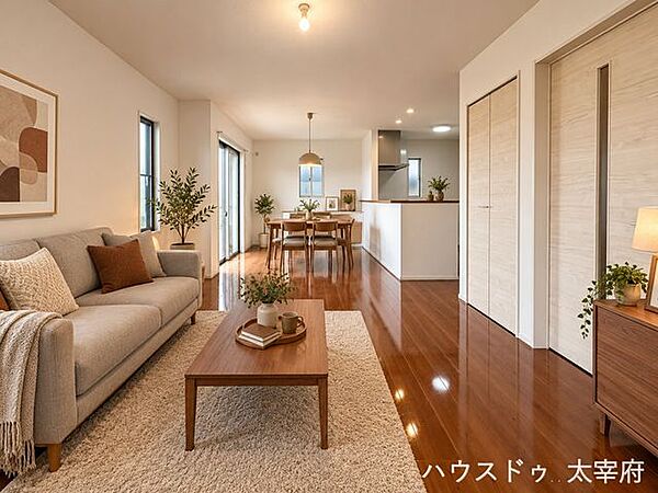 ピカピカに輝く美しいフローリングと、明るい陽光がたっぷり差し込む開放的なリビングです。家族のコミュニケーションが弾む心地よい空間です。※AIによる画像加工を行っています。現況を優先いたします。