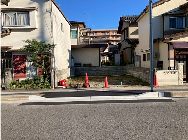 道路に面しているので、車の出入りが容易です。