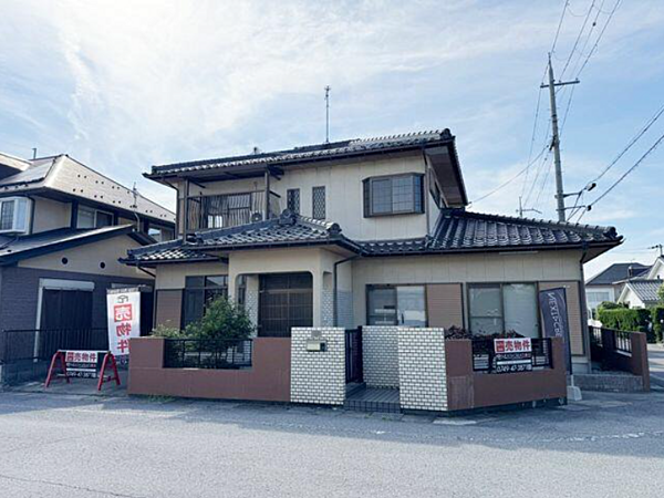 南東向きのベランダでは、洗濯物の乾きも良く、洗濯物のストレスも軽減♪
