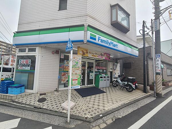 ファミリーマート 磯子岡村一丁目店まで２４０ｍ
