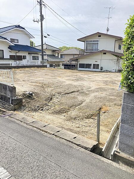 東側進入路付近。