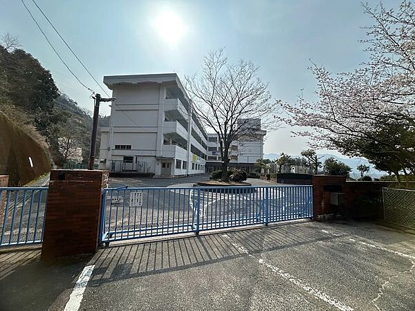 中学校 950m 美鈴が丘中学校