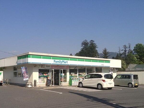 コンビニ 1200m ファミリーマート可部虹山店