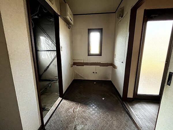 【洗面脱衣所】ゆとりある広さの脱衣所です※リフォーム中写真（2026年10月撮影）