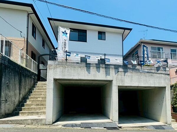【外観】お車2台以上駐車可能！！※リフォーム後写真です（2026年6月撮影）