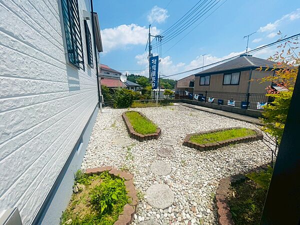 【庭】日当たり良いお庭付きです！※リフォーム後写真です（2026年6月撮影）