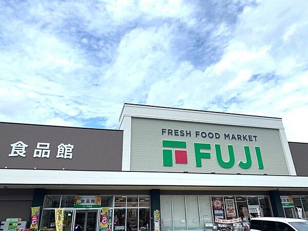 スーパー 500m フジ戸坂店