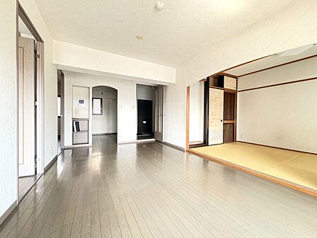 【DK】襖を開けると和室と繋がるダイニング!用途に合わせて自由に使える間取です♪※2026年8月撮影