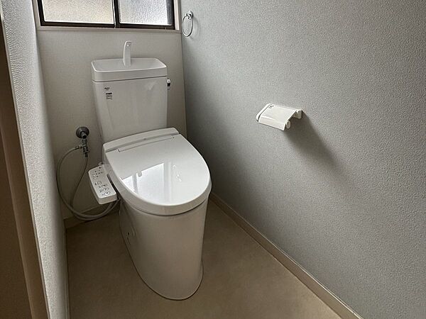 【2Fトイレ】温水洗浄便座付きの新品トイレ交換済みです♪※リフォーム後写真（2026年3月撮影）