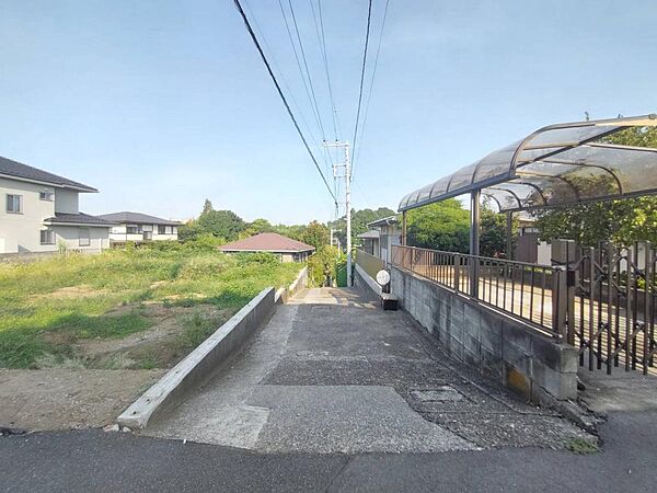 北東側　幅員約3.0mの私道（通路）に接す