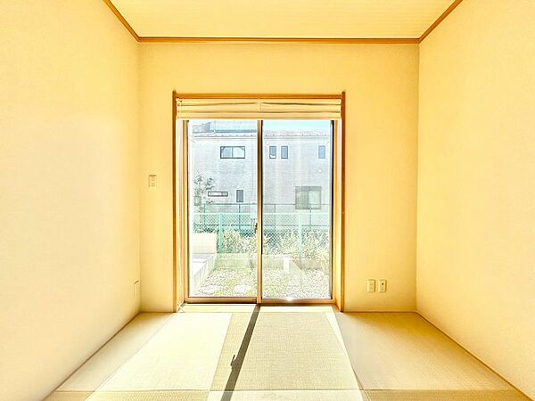 1階リビング横の和室。客間としてはもちろん、書斎や趣味スペースなど多目的にご利用いただけます。