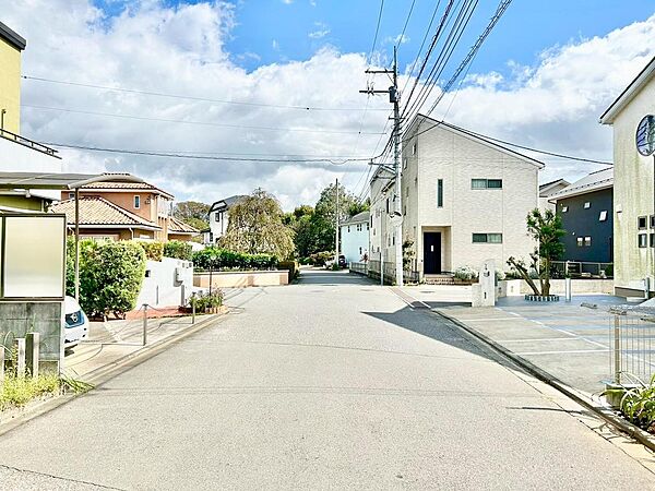 駐車しやすい道路幅◎北側　幅員約6ｍ公道に約9.3ｍ接す