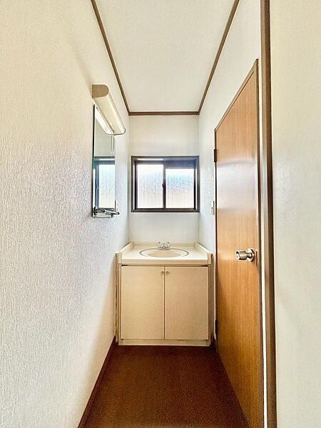 ２階にも洗面所があり、忙しい朝の支度がスムーズにできます。