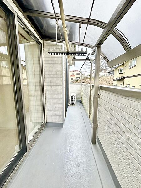 陽当たり良好のベランダで、洗濯物も干しやすいです。