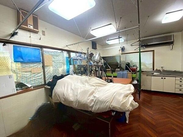 1Ｆ南側洋室居室としても、事業にも使えるお部屋です！様々な用途に活用できます！