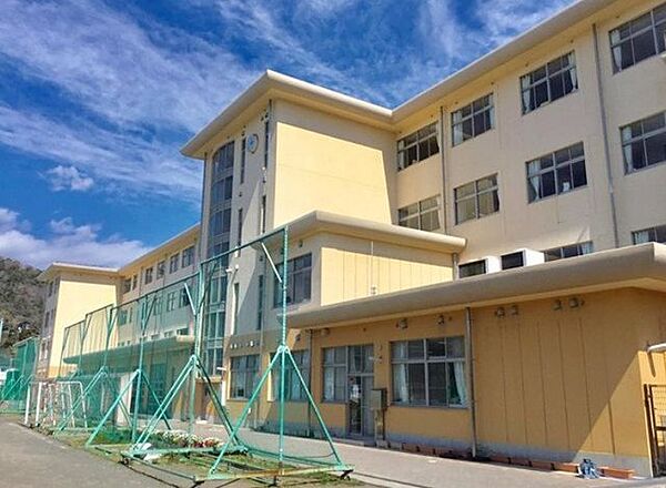 沼津市立第三中学校 1520m