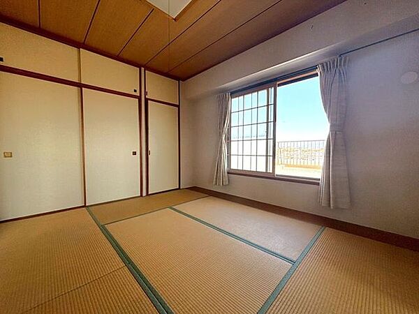 和室窓付きなので採光もあります♪