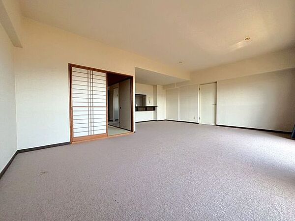 和室へも光が入り、過ごしやすいですね♪