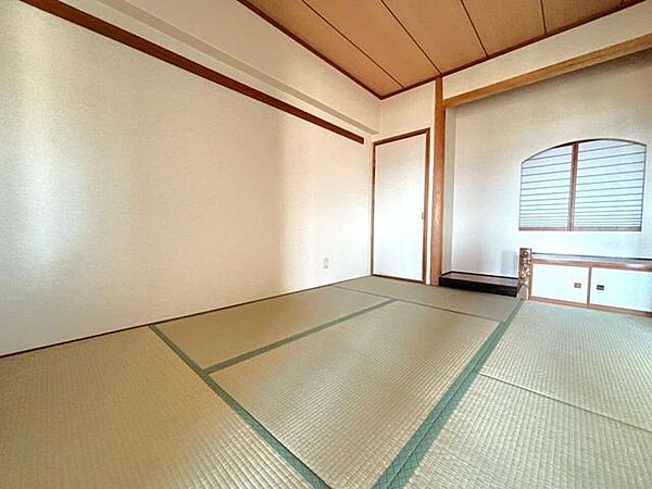 和室床の間もある為、活用方法色々♪LDKから続いているので明るいですね♪