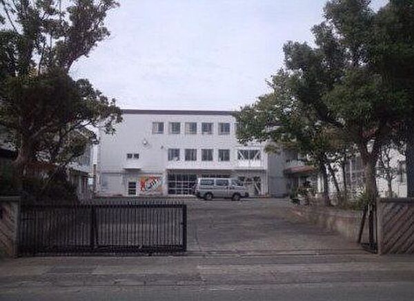 沼津市立今沢中学校 610m