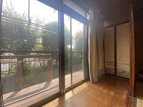 陽当たりばっちりな縁側です！日向ぼっこにもいいですね♪