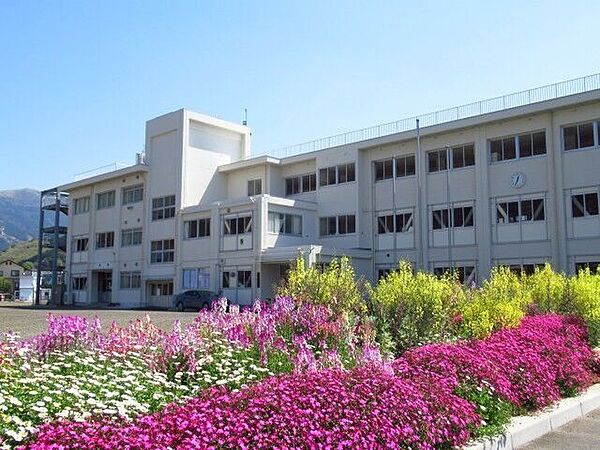 沼津市立戸田小中一貫学校 460m
