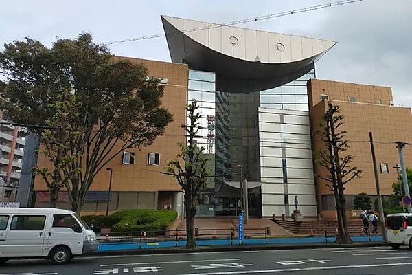 沼津市立図書館 680m