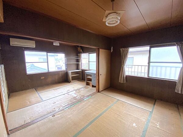 広々とした和室です！※AIによる家具消しの処理を行っています。