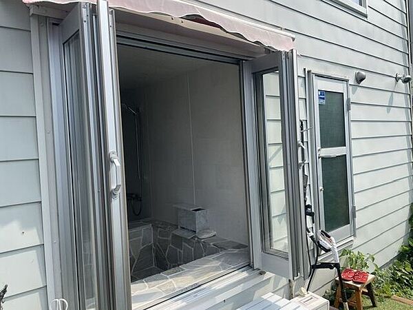 地下1階 浴室 窓全開口