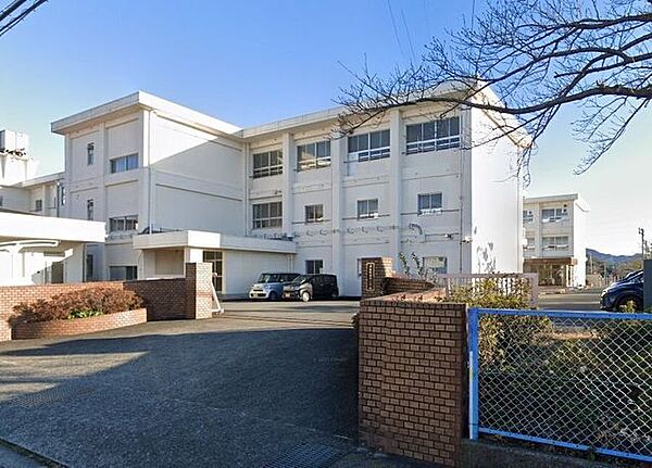 清水町立西小学校 840m