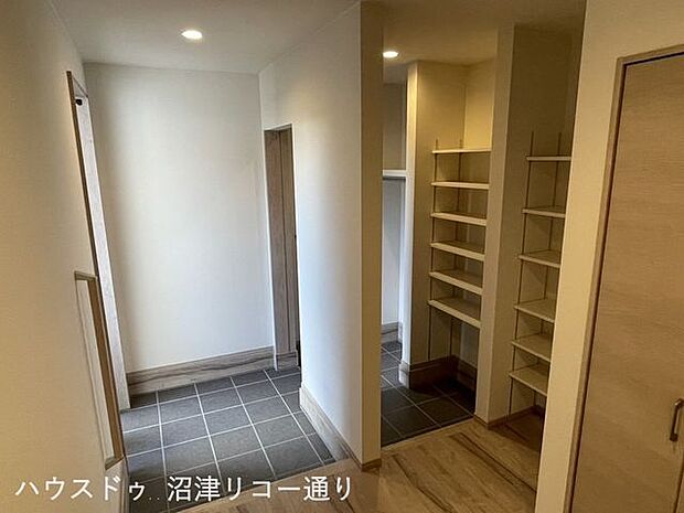 玄関・玄関クローク