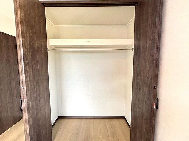 2階  北西側 洋室 収納