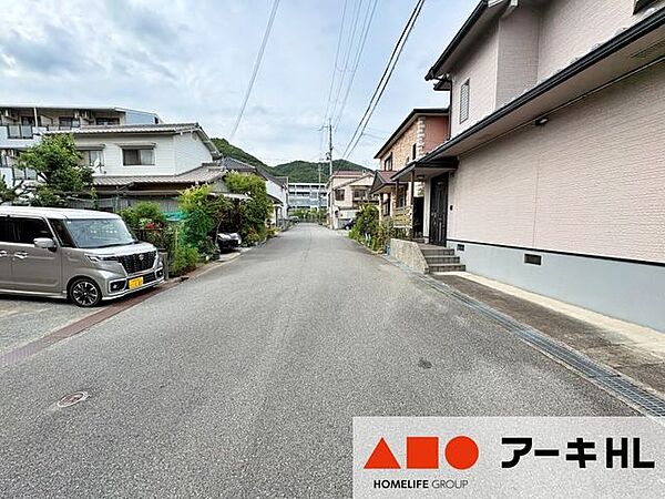 前面道路含む外観