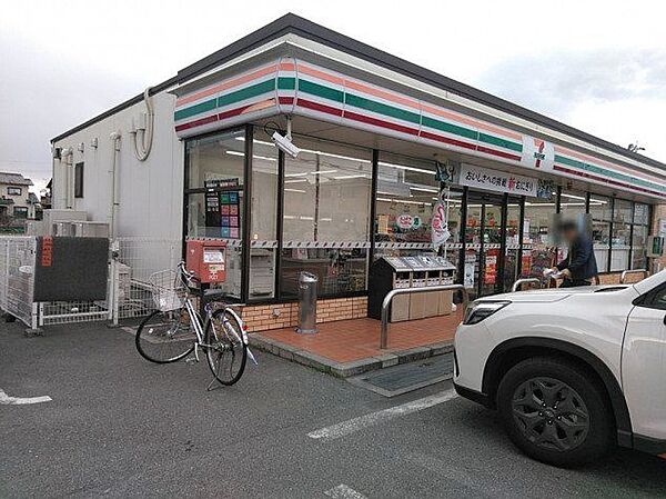 セブンイレブン兵庫太子東南店 徒歩8分。 590m