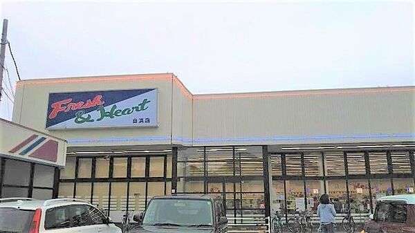 マルアイ白浜店 徒歩10分。 730m