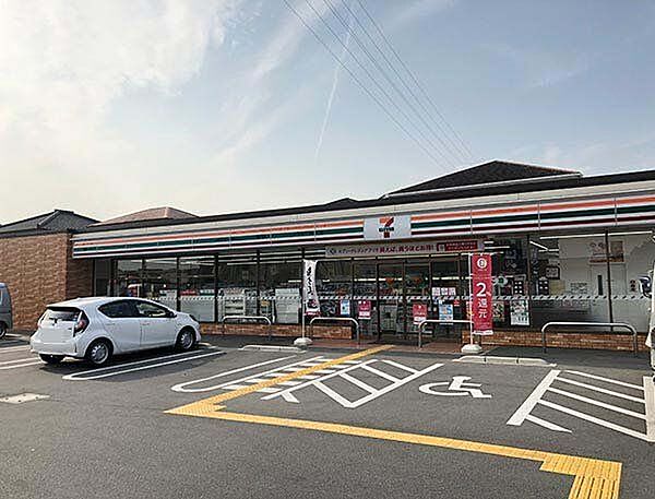 セブンイレブン姫路白浜町北店 徒歩7分。 560m