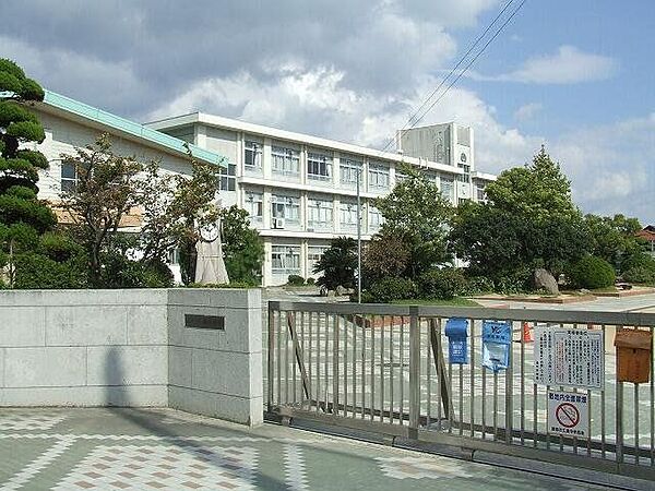 姫路市立灘中学校 徒歩23分。 1810m