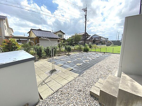 お家裏側：お庭。