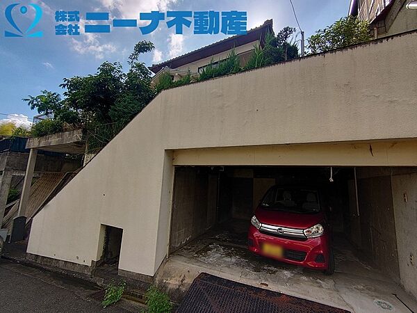 シャッター付き車庫