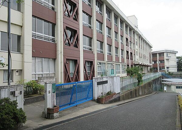 柏原市立旭ヶ丘小学校