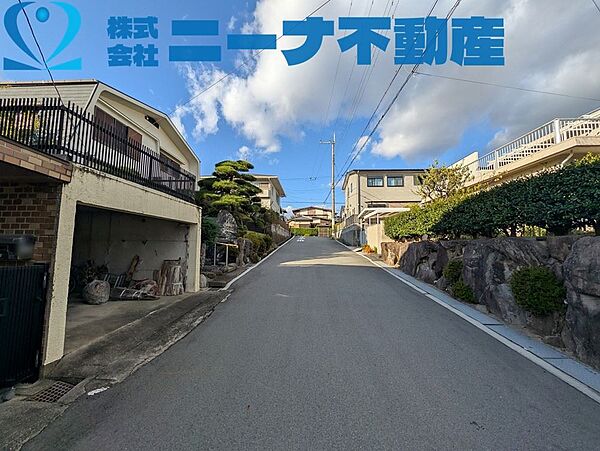 東側前面道路